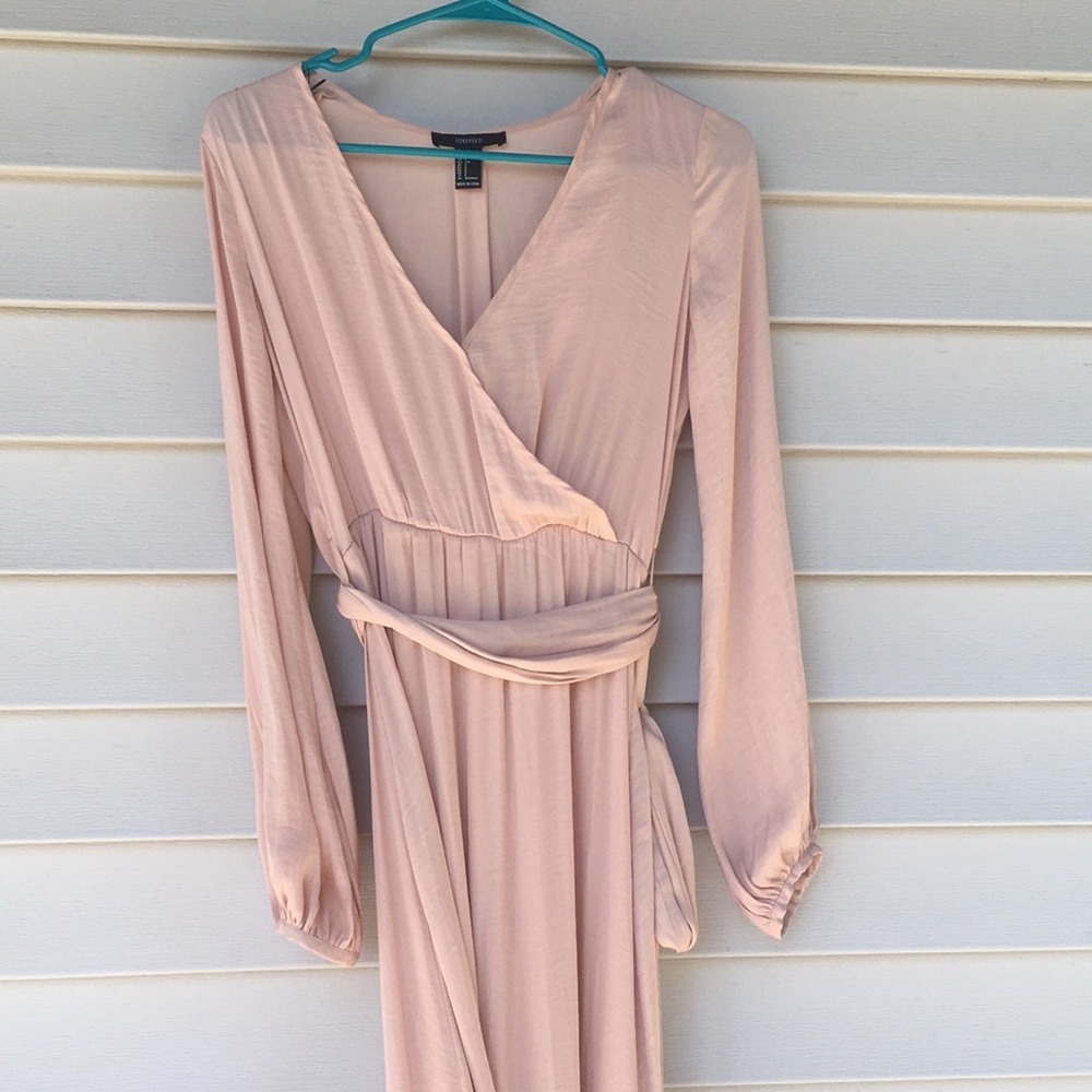 Elegant Forever 21 maxi dress.